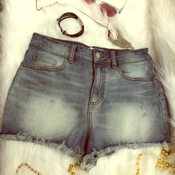 PINK VICTORIAβS SECRET DISTRESSED DENIM SHORT - Picture 1 of 7